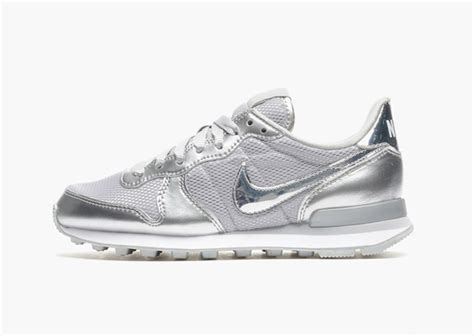 silver nike sneakers for women